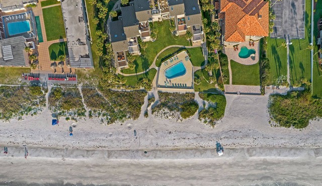 Amazing Beachfront Condominium , Direct to pool , Magical view