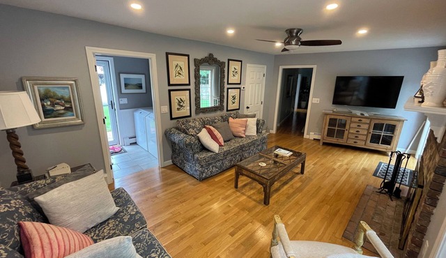 Amazing Beautiful Osterville, Cape Cod, MA! Beach Pass, Fire Pit, Sleeps 10