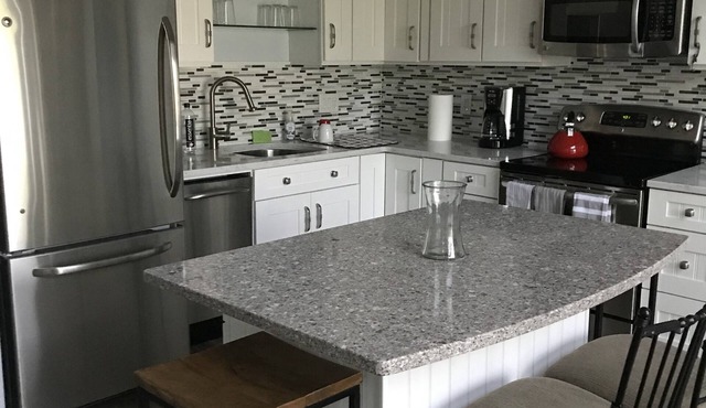 Amazing Bright Big Window Loft Heart of Eastport