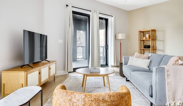Amazing Bucktown 3BR nr I-90, by Blueground