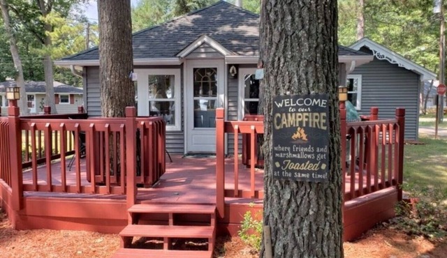 Amazing Cabin directly on Higgins Lake w/Private Boat Mooring Onsite!