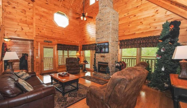 Amazing Cabin, Resort with Indoor/Outdoor Pool, Mountain View,Hot Tub,Mini-Golf
