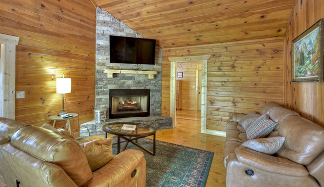 Amazing cabin with loft, new decks with hot tub overlooking Carters Lake!