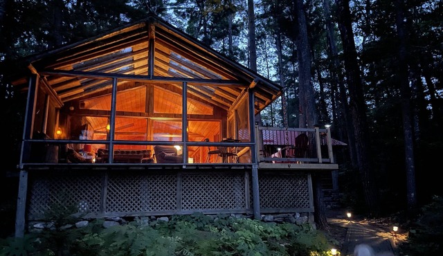 Amazing Canadiana 4 Bedroom log Cottage.