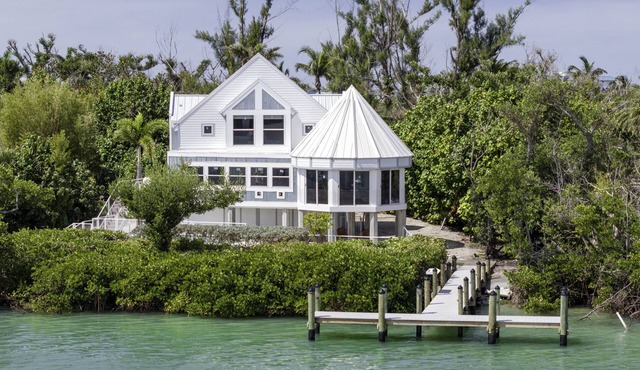 Amazing Captiva Location on the Channel !