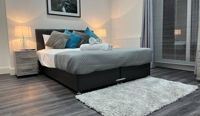 AMAZING CENTRAL 1 bed Apartment with OUTSIDE space