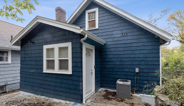 Amazing Centrally Located Apt Combo Near Uc, Hospital And Zoo! 2 Bedroom Apts by Redawning