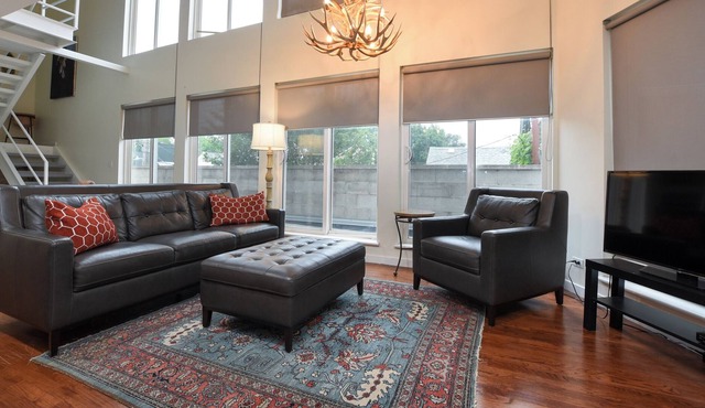 Amazing City Get Away. Perfect for Entertaining!