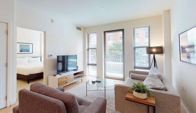 Amazing Clarendon 1BR w/Pool, W/D & Gym, nr Groceries, by Blueground