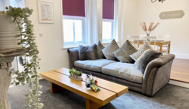 Amazing Coastal 2 Bedroom Apartment