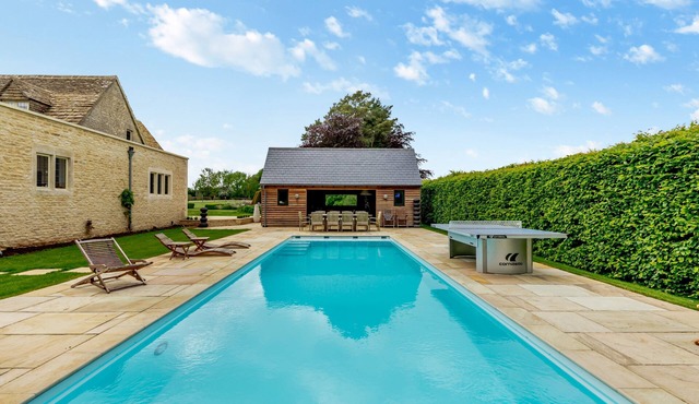Amazing collection of properties with a swimming pool and hot tub - Keepers Lodge
