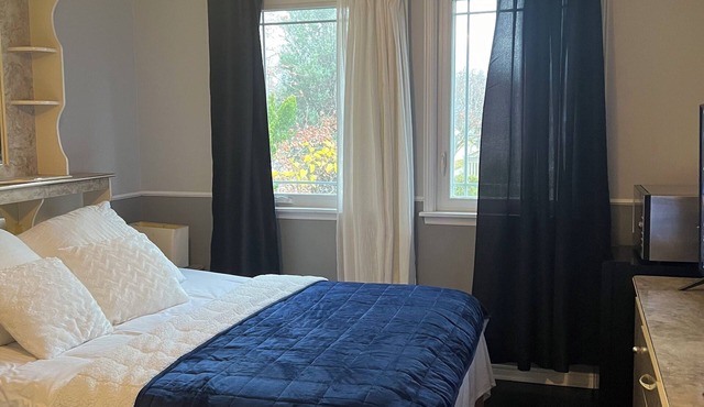 Amazing Comfortable Gem at Oakville