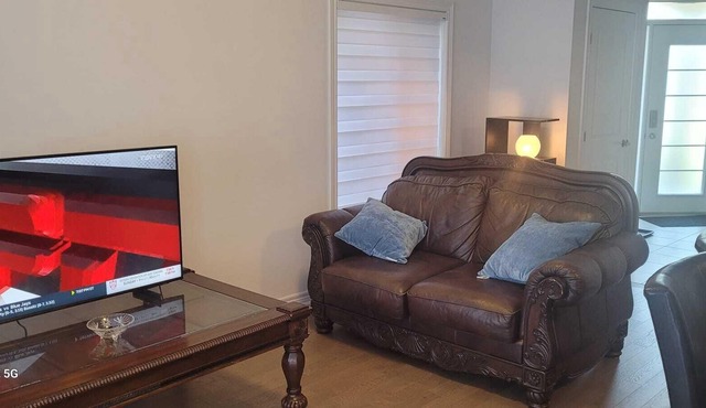 Amazing COMFY One bedroom in Paris in a pretty and quiet place very close to 403