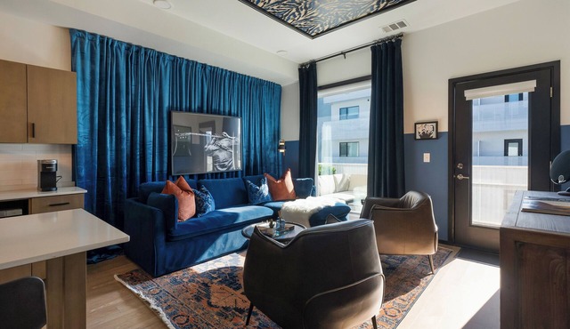 Amazing Condo in The Gulch. Walk to BRDWY! Pool, Gym, and Covered Parking!