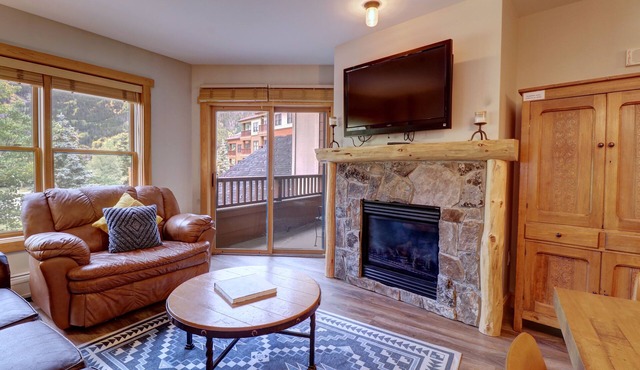 Amazing Condo With Awesome Views! Two Hot Tubs! CS221