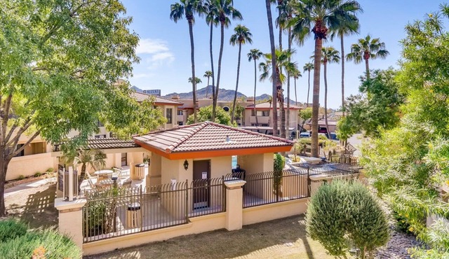 Amazing condo with Mountain views all around overlooking pool