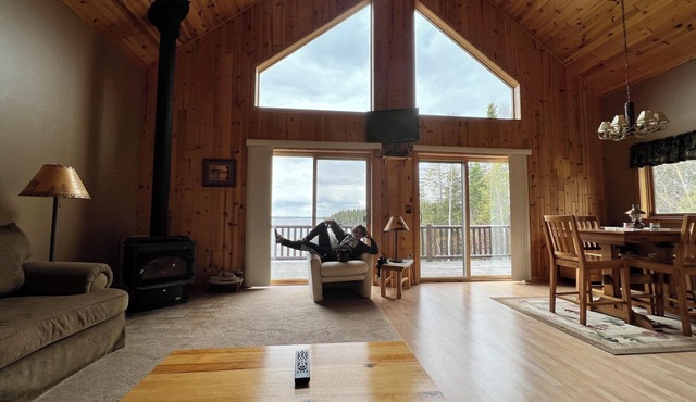 Amazing cottage, pristine lake
