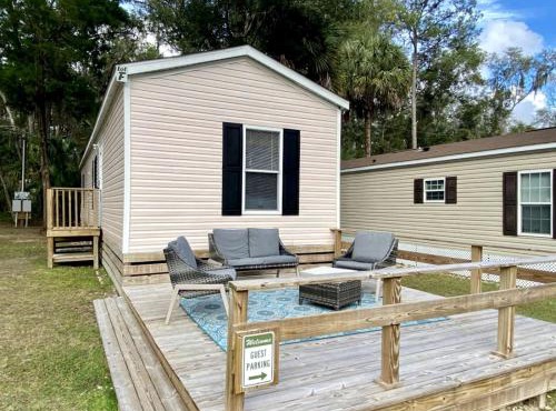 Amazing Cottage Surrounded by Trees in Dunnellon, Florida