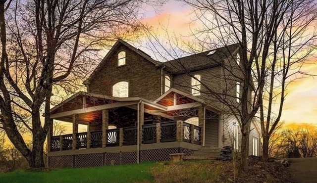 AMAZING CUSTOM DREAM HOME! Feat: 5beds 4baths & Walk-in His/Her Steam Shower!