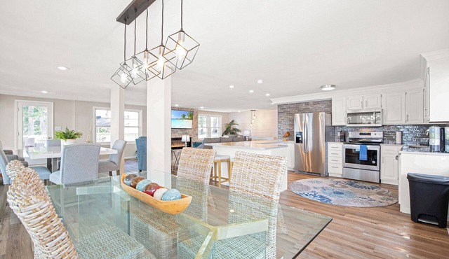 Amazing Decks, Sunsets & Lake Days