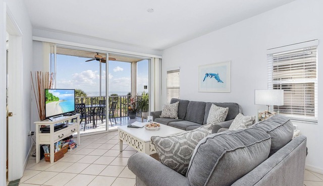 Amazing Direct Ocean Gulf Front Beach Views Condo!