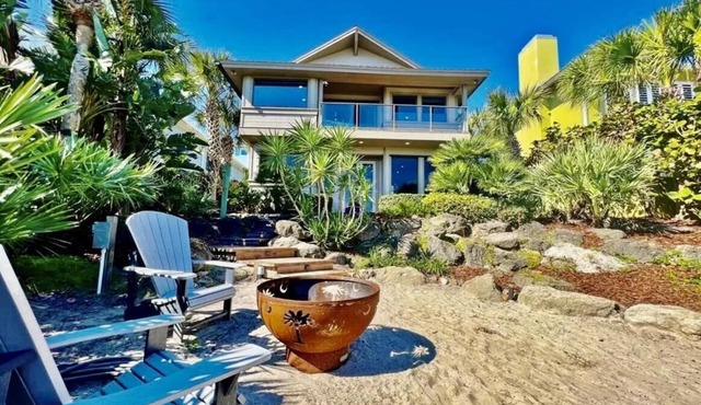 Amazing Direct Oceanfront 4BR/5BA Iconic North Beach Pool Home