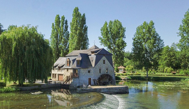 Amazing domain with his fabulous water Mill set on river, near to Paris.