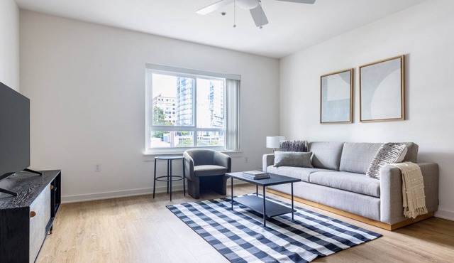Amazing Downtown Bellevue 2BR w/W/D, Rooftop, walk to all, by Blueground