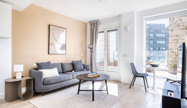 Amazing El Viso 1BR Penthouse with terrace, by Blueground