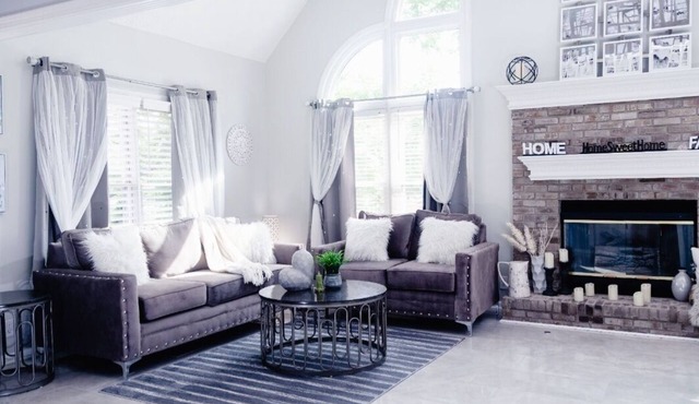 Amazing/Entire house 5 min away from the Airport