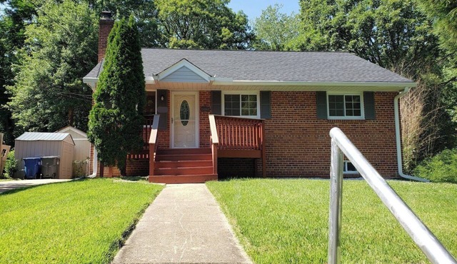 Amazing Escape - 4 BEDS, 3 BEDROOMS, Private Deck near DC