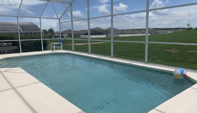 AmAzInG eScApE! Huge Pool, Perfect location game room Magical moments in Florida