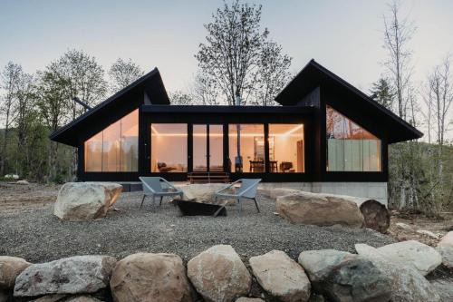 Amazing Falls Cabin - The Refuge at Kulshan