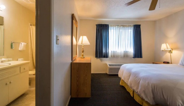 Amazing Find! 3 Stunning Units, Near Oracle Arena, Pool, Free Parking!