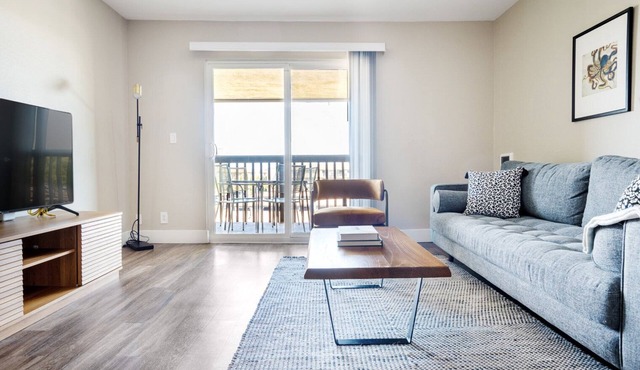 Amazing Foster City 2BR w/Gym, Pool, W/D, near highways, by Blueground