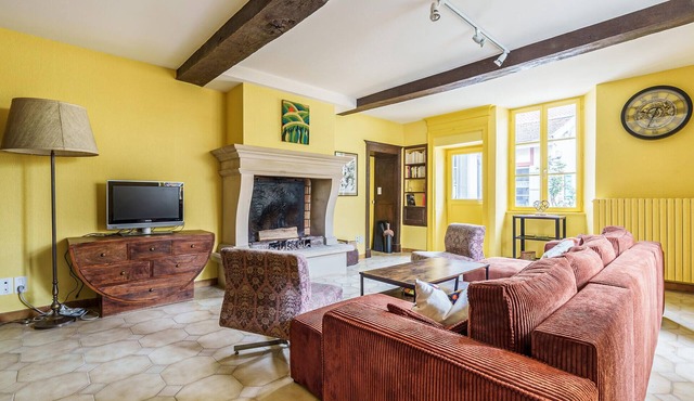 Amazing home in Dommartin-le-Saint-Pèr