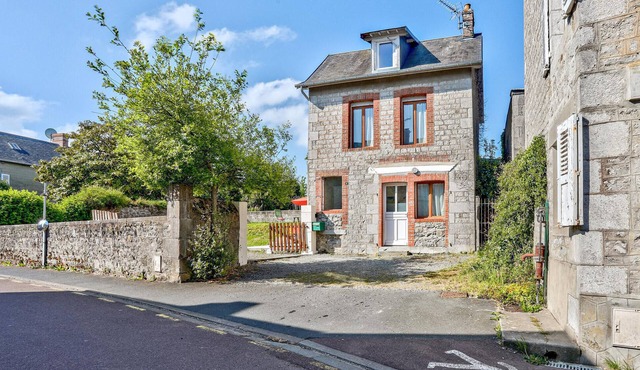 Amazing home in Quettreville-sur-Sienn with WiFi