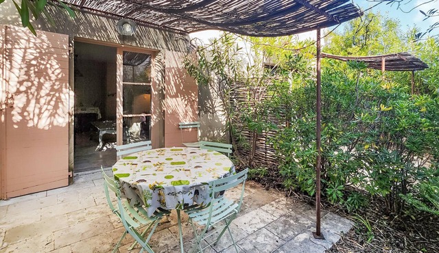 Amazing home in Saint-Laurent-de-la-Ca with WiFi
