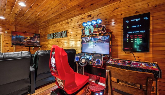 AMAZING Game Room, Hot Tub, Gatlinburg, Private