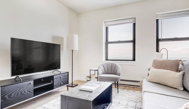 Amazing Gold Coast 1BR w/Doorman & Gym, 2 blocks to L, by Blueground