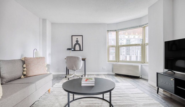 Amazing Gold Coast 2BR w/Gym & Lounge, 1 block from L, by Blueground