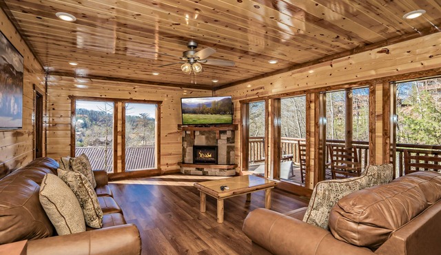 Amazing Grace: INDOOR POOL! Mtn View! Theater Room, Game Room, Hot Tub, Wi-Fi