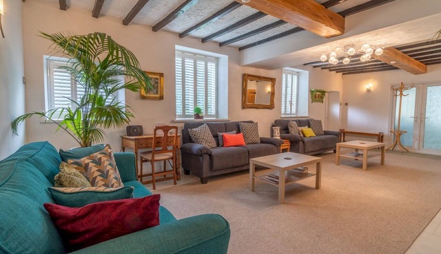 Amazing Guest Cottage in Nottingham with Parking! - Pass the Keys