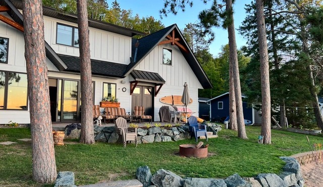 Amazing Gull Lake home on the water! Tritoon rental available.