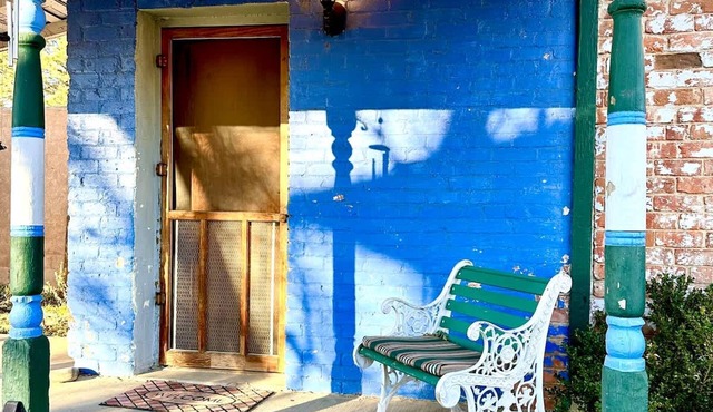 Amazing Historic 1800s Carriage House