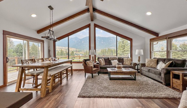 Amazing Historic Montana House. Hot Tub, Large Deck, On Golf Course A+ Location