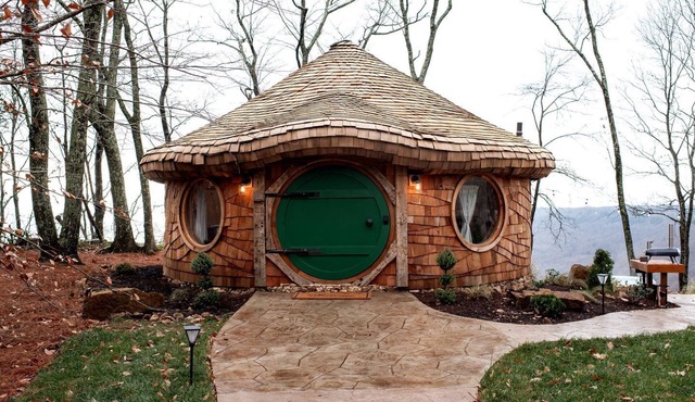Amazing Hobbit House with Fire Pit and Barbecue in Rising Fawn, Georgia