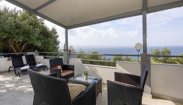 Amazing home in Suhi Potok-Jesenice