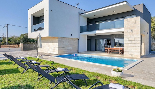 Amazing home in Sveti Filip i Jakov