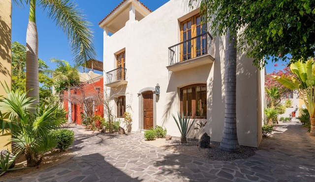 Amazing home a few steps to the beach